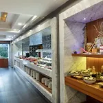 دبل تري باي هيلتون كوساداسي 4*