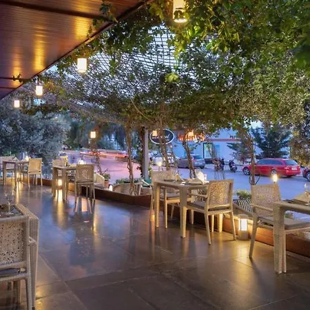 Hotel Doubletree By Hilton Kuşadası