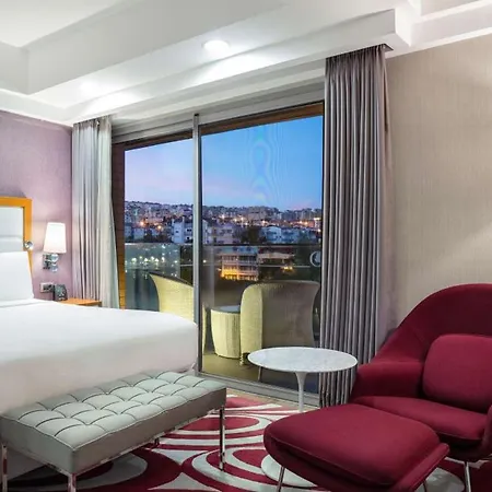 Doubletree By Hilton מלון קוסדסי