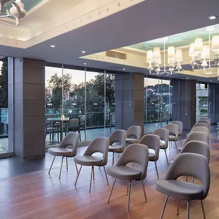 מלון Doubletree By Hilton קוסדסי