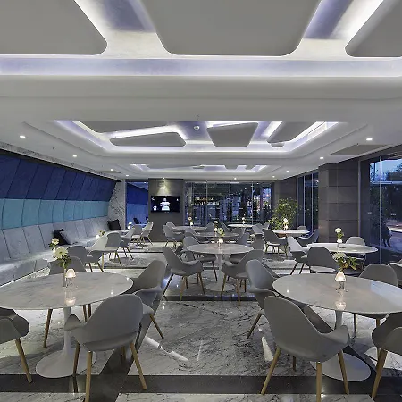 Hotel Doubletree By Hilton Kuşadası