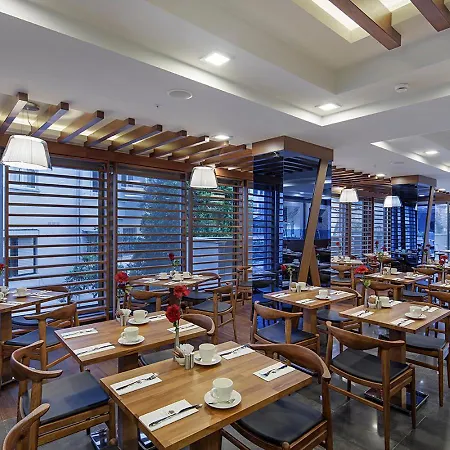 Doubletree By Hilton מלון קוסדסי