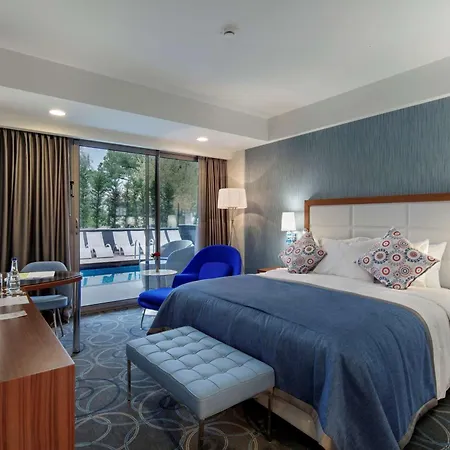 Doubletree By Hilton מלון קוסדסי