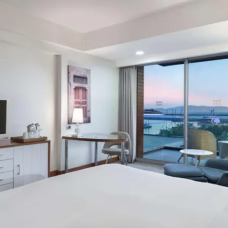Doubletree By Hilton 호텔 쿠사다시