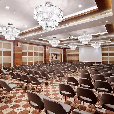 Doubletree By Hilton מלון קוסדסי